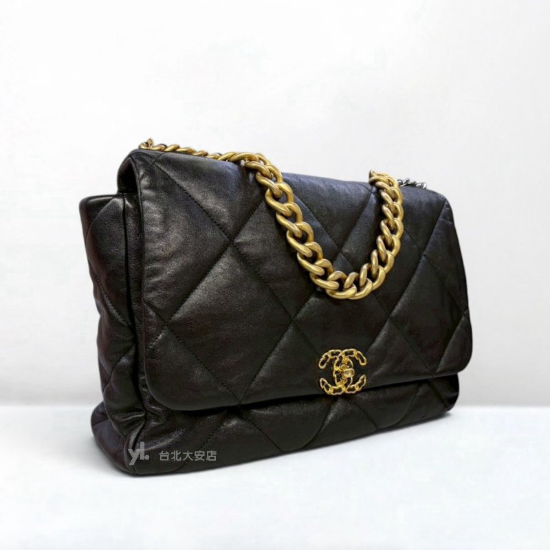 A13221-CHANEL 19系列 黑色羊皮金釦大號口蓋包AS1162-1