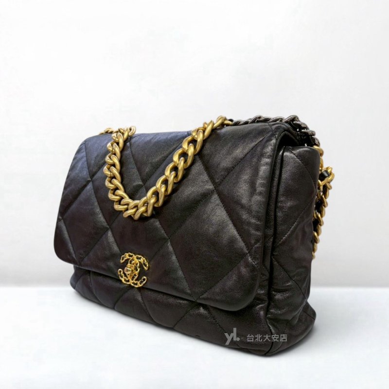 A13221-CHANEL 19系列 黑色羊皮金釦大號口蓋包AS1162-2