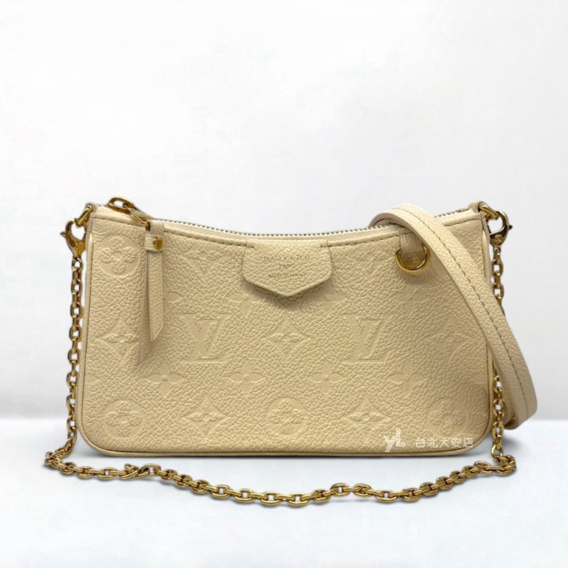 A13228-LV Easy Pouch On Strap 奶油白牛皮壓花鏈包M81066-0