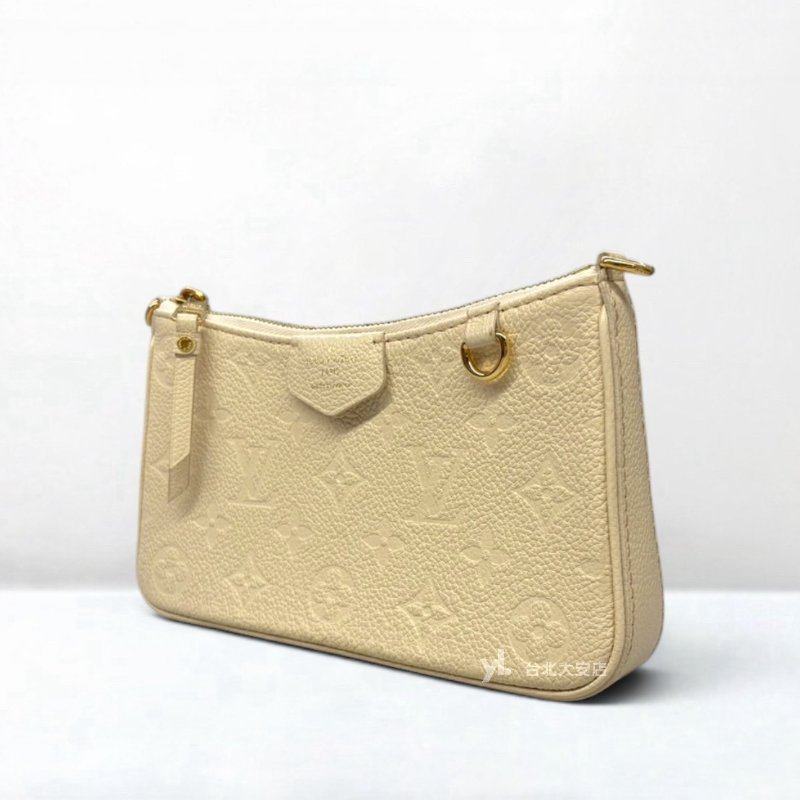 A13228-LV Easy Pouch On Strap 奶油白牛皮壓花鏈包M81066-1