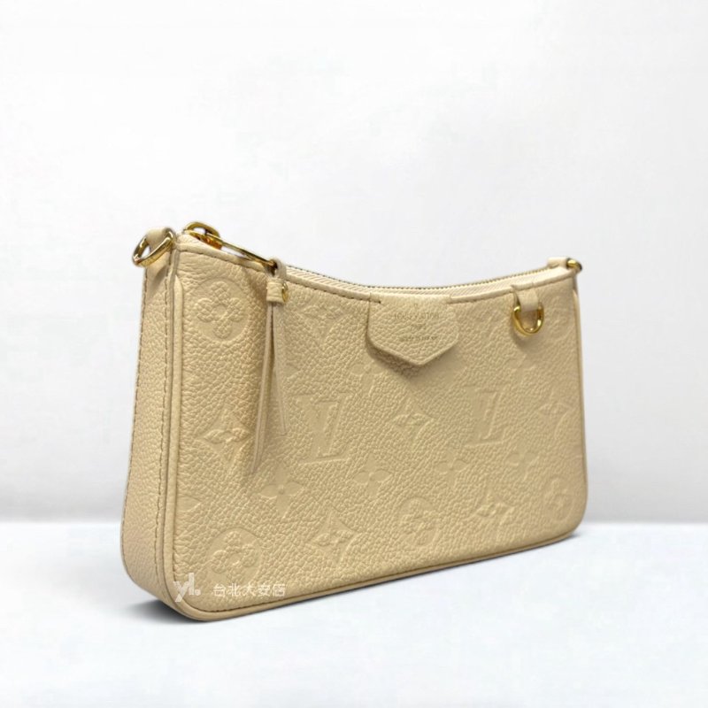 A13228-LV Easy Pouch On Strap 奶油白牛皮壓花鏈包M81066-2