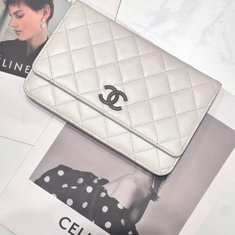Chanel • 23a白銀菠蘿釦羊皮Woc鏈條包 芯片款✨-3