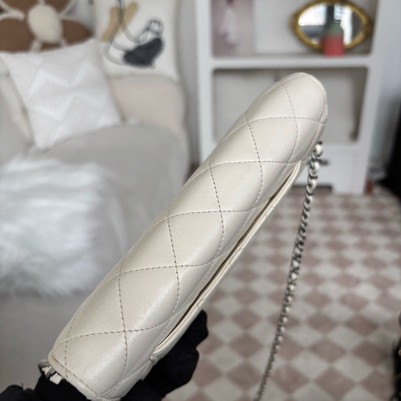Chanel • 23a白銀菠蘿釦羊皮Woc鏈條包 芯片款✨-13