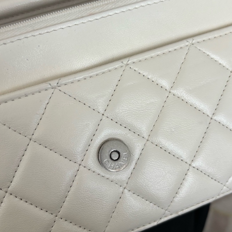 Chanel • 23a白銀菠蘿釦羊皮Woc鏈條包 芯片款✨-15