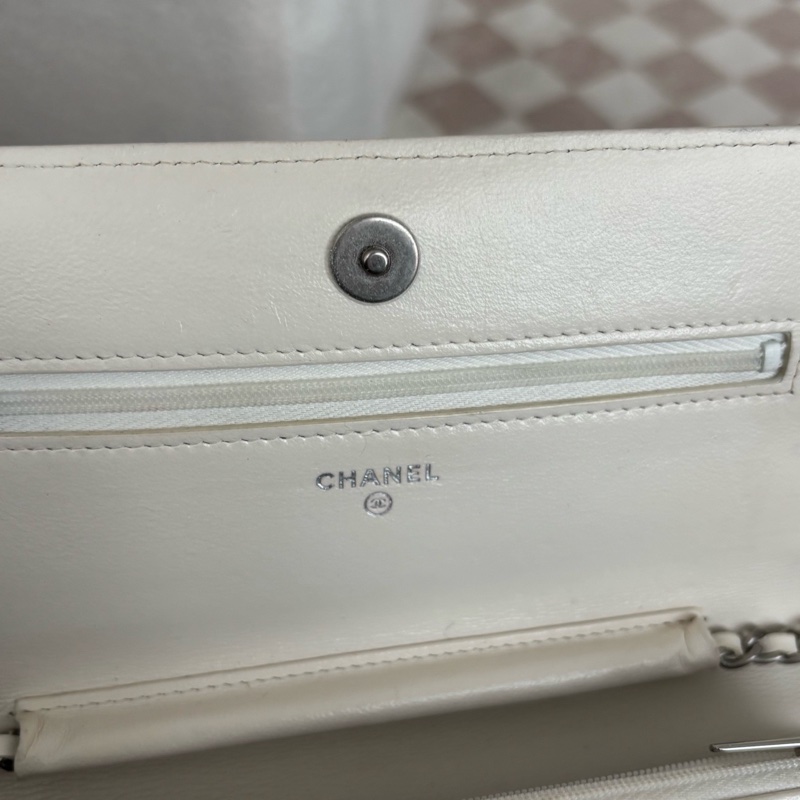 Chanel • 23a白銀菠蘿釦羊皮Woc鏈條包 芯片款✨-16
