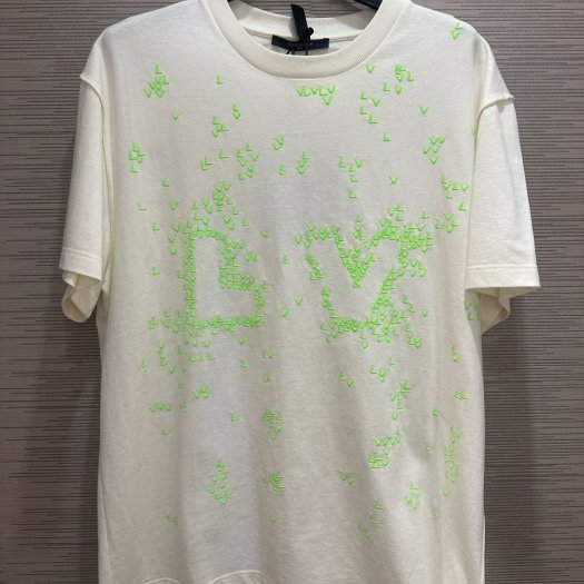 💎Han's house精品服飾💎 LV LOUIS VUITTON 刺繡 短 T  短袖 白 1AA808 現貨 L-1