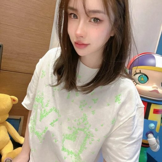 💎Han's house精品服飾💎 LV LOUIS VUITTON 刺繡 短 T  短袖 白 1AA808 現貨 L-6