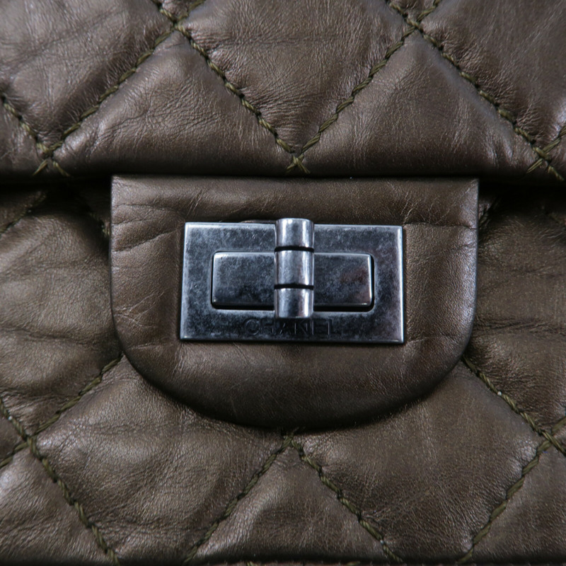 CHANEL 牛皮皮革2.55 Medium鏈帶肩背袋-8