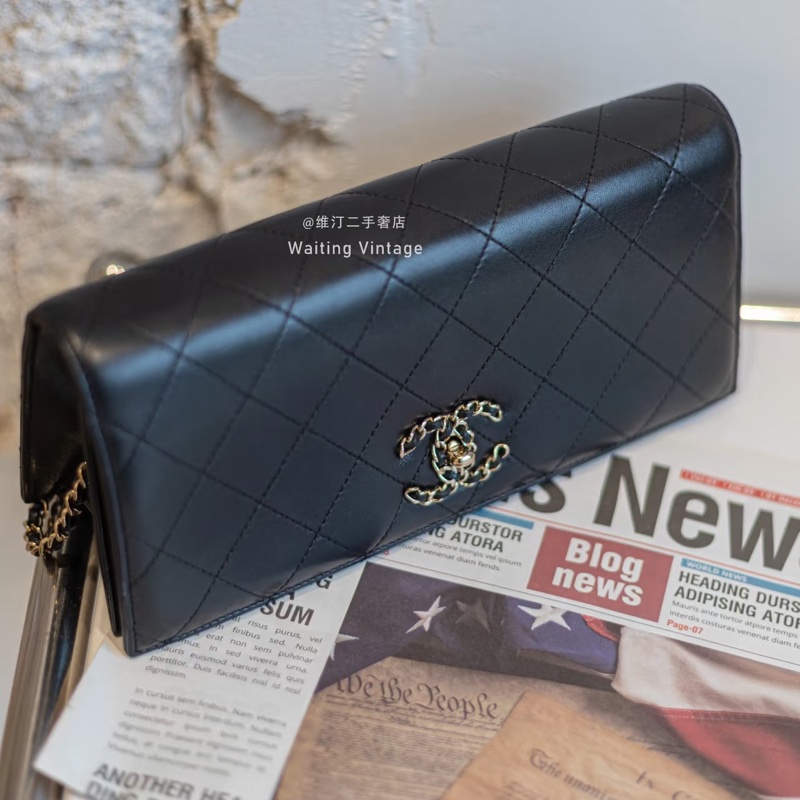 Chanel • 19 Bag 皮穿鏈釦黑金法棍鏈條包-1