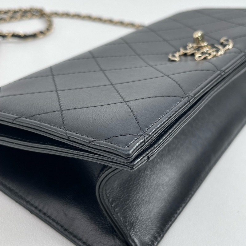 Chanel • 19 Bag 皮穿鏈釦黑金法棍鏈條包-5