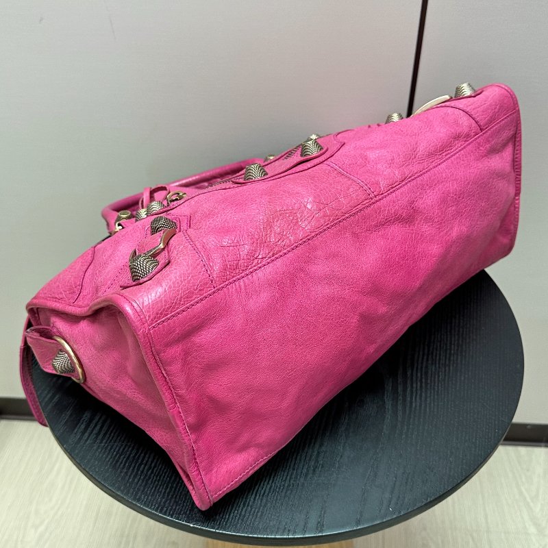 BALENCIAGA 玫粉色大號 手提肩背機車包 42*23*17 98新配件 鏡子 塵袋-1