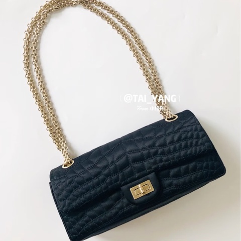 Chanel • 稀有2.55 黑金絲綢鱷魚壓紋法棍鏈條包