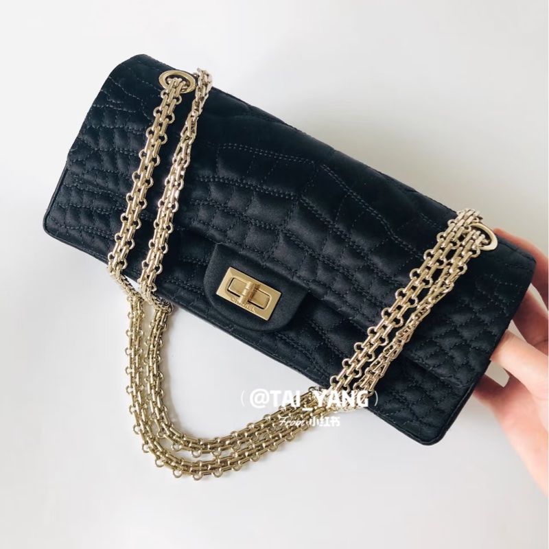Chanel • 稀有2.55 黑金絲綢鱷魚壓紋法棍鏈條包-1