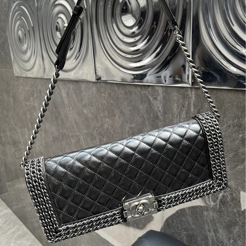 Chanel • Le Boy 黑銀油臘牛皮鏈條滾邊法棍包-1