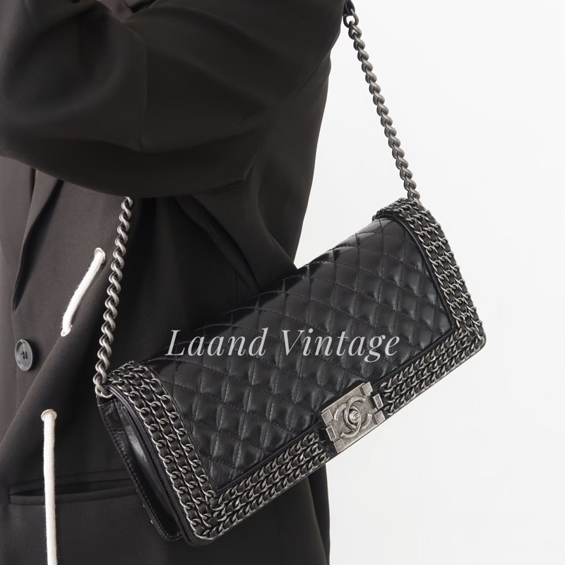 Chanel • Le Boy 黑銀油臘牛皮鏈條滾邊法棍包-3