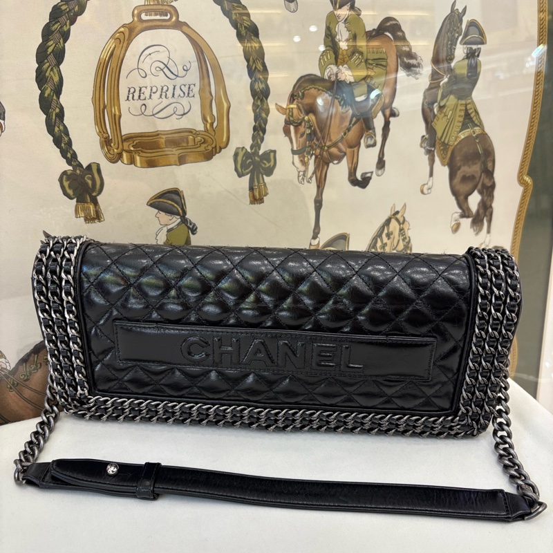 Chanel • Le Boy 黑銀油臘牛皮鏈條滾邊法棍包-7