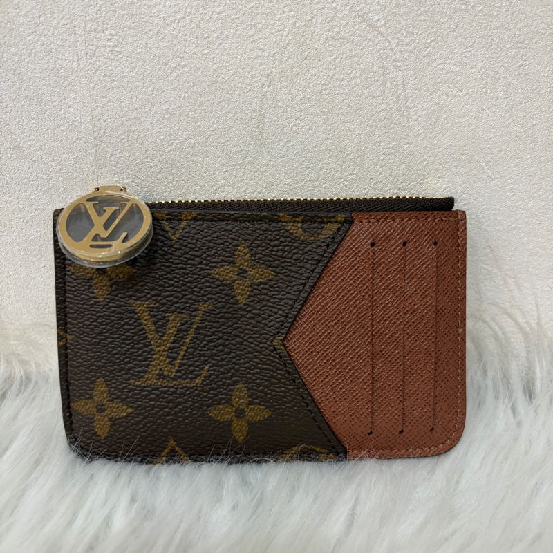 LV M81880 Romy ocase 原花老花字紋 一字拉鍊 零錢包 信用卡悠遊卡證件夾 證件套 卡包-0