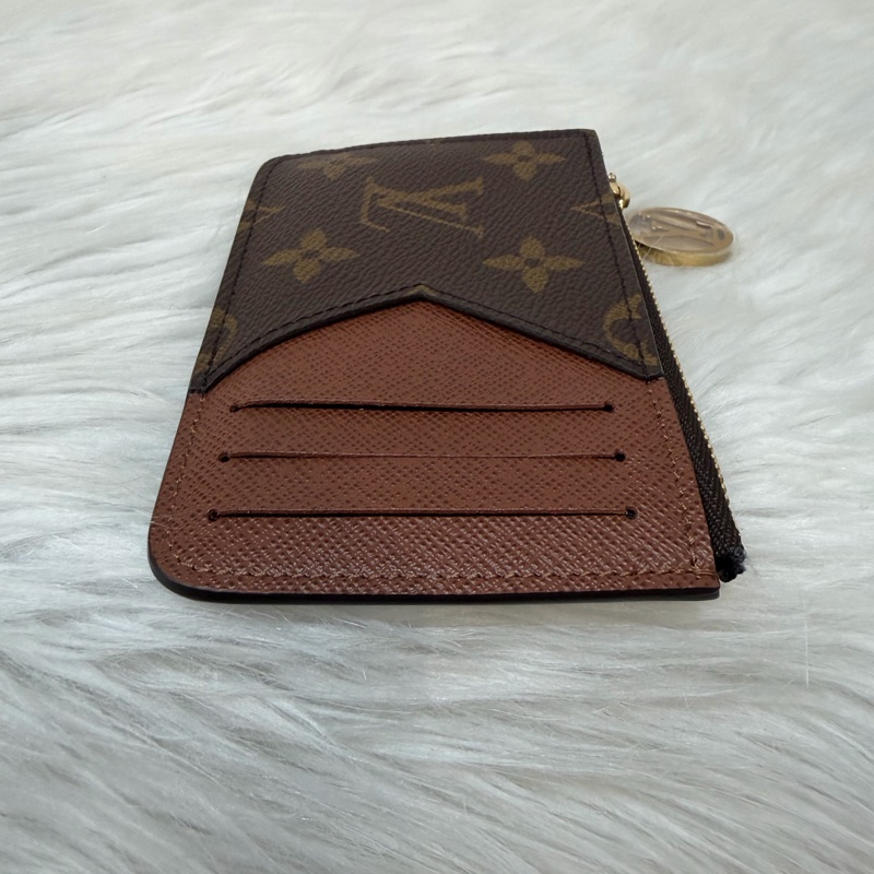 LV M81880 Romy ocase 原花老花字紋 一字拉鍊 零錢包 信用卡悠遊卡證件夾 證件套 卡包-3