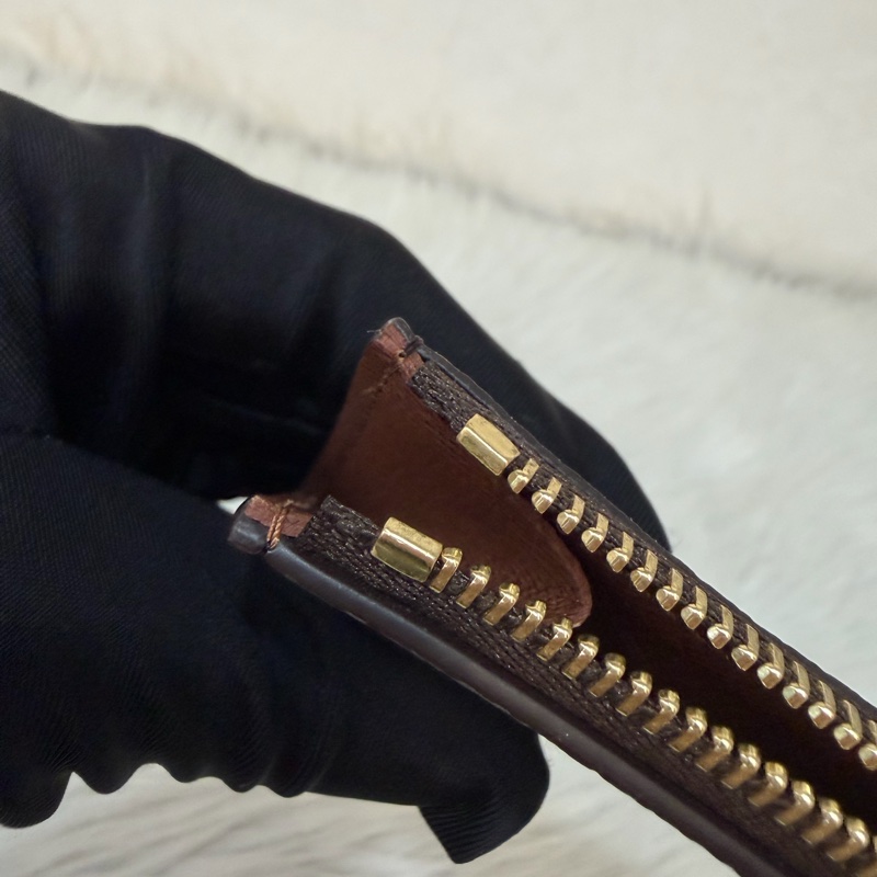 LV M81880 Romy ocase 原花老花字紋 一字拉鍊 零錢包 信用卡悠遊卡證件夾 證件套 卡包-16