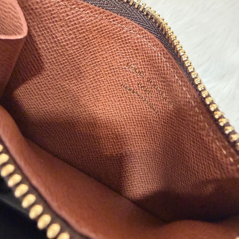 LV M81880 Romy ocase 原花老花字紋 一字拉鍊 零錢包 信用卡悠遊卡證件夾 證件套 卡包-19