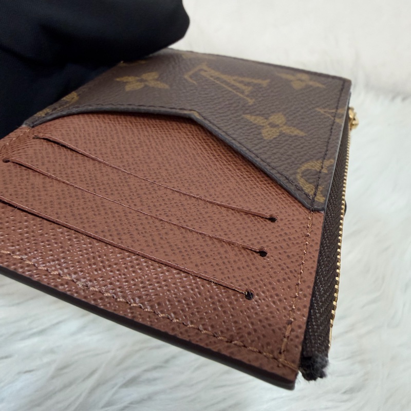 LV M81880 Romy ocase 原花老花字紋 一字拉鍊 零錢包 信用卡悠遊卡證件夾 證件套 卡包-22
