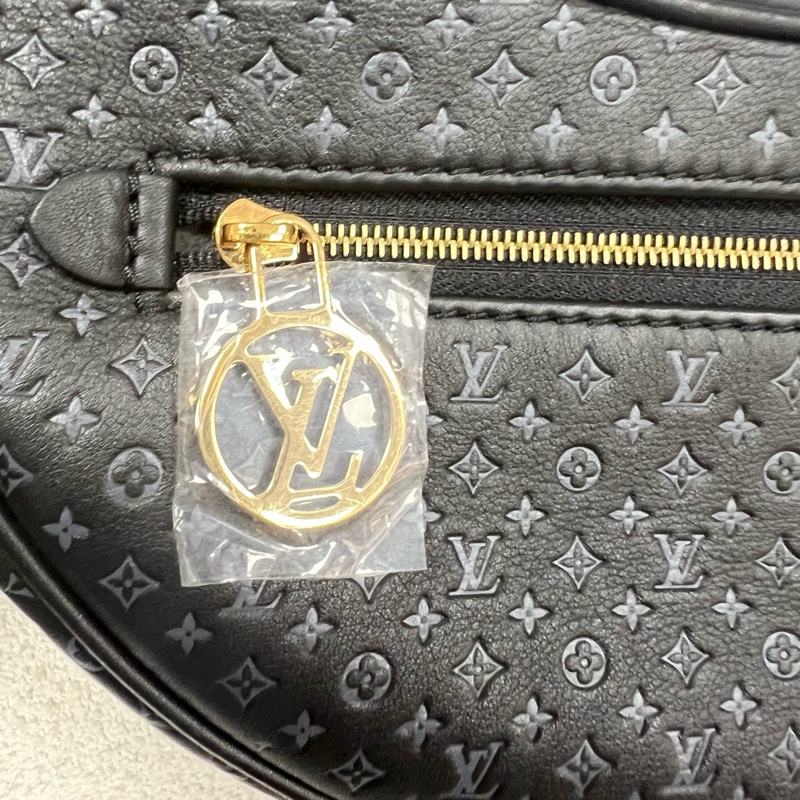 99🆕LV/路易威登 Loop 手袋 黑色壓花月牙包腋下包 百搭 單肩女包 芯片款 2條肩帶 金扣💛正品保障-6