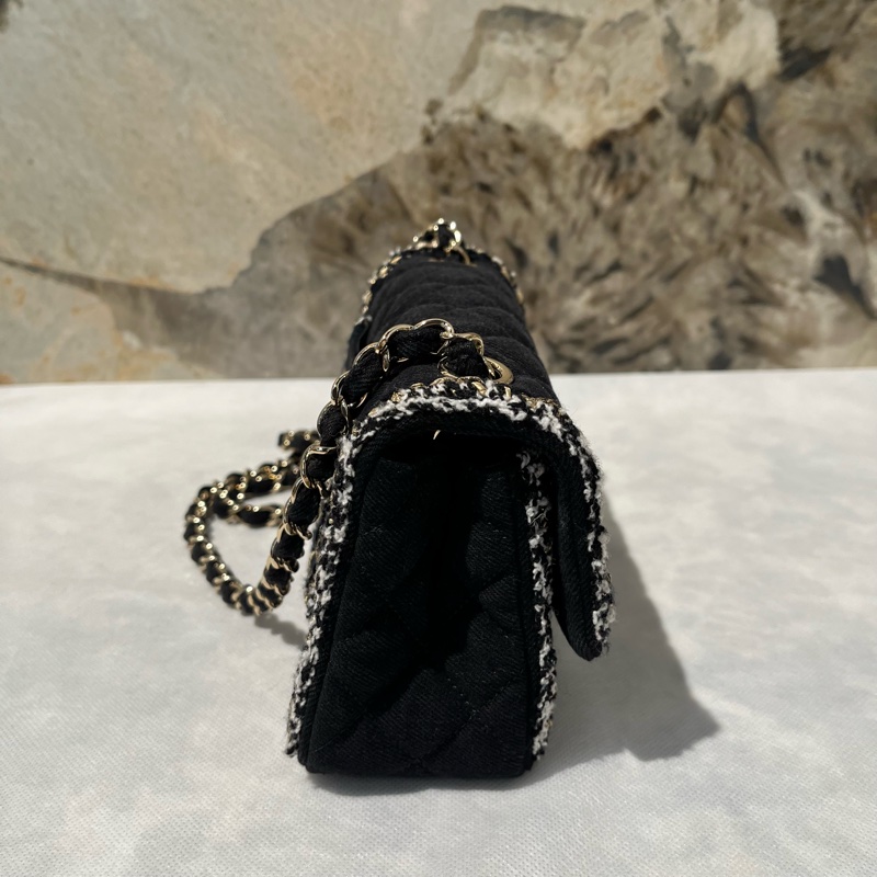 Chanel黑色牛仔布拚毛呢Logo雙C口蓋包-1