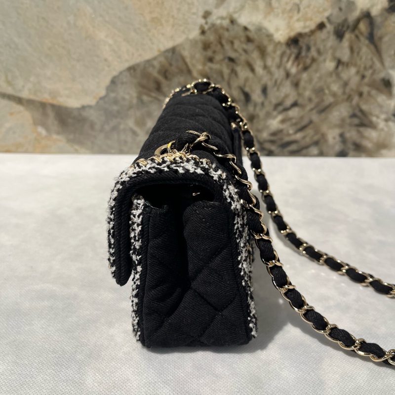 Chanel黑色牛仔布拚毛呢Logo雙C口蓋包-3