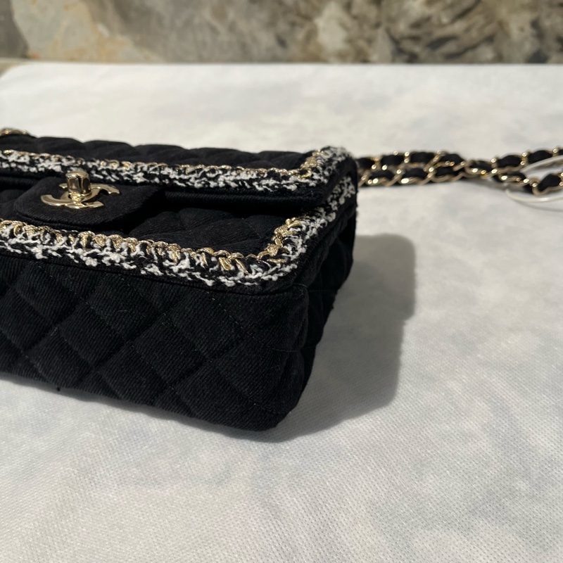 Chanel黑色牛仔布拚毛呢Logo雙C口蓋包-6