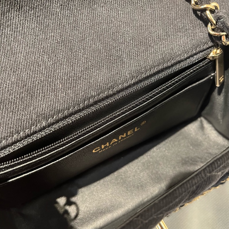 Chanel黑色牛仔布拚毛呢Logo雙C口蓋包-7