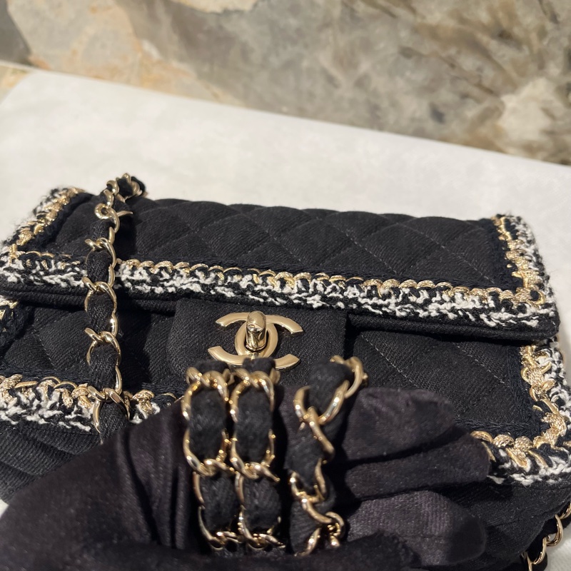 Chanel黑色牛仔布拚毛呢Logo雙C口蓋包-8
