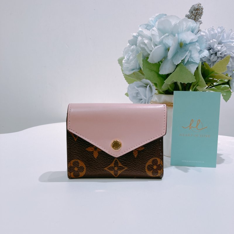 TW4849 Louis Vuitton 路易威登經典花紋銀包 Zoe Short Wallet Monogram Canvas Pink-0