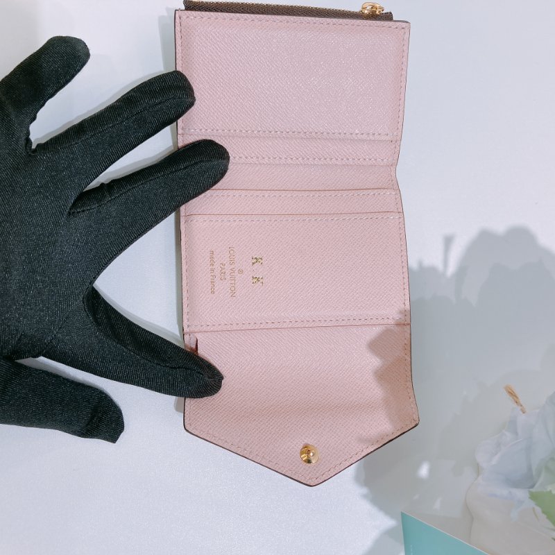 TW4849 Louis Vuitton 路易威登經典花紋銀包 Zoe Short Wallet Monogram Canvas Pink-19