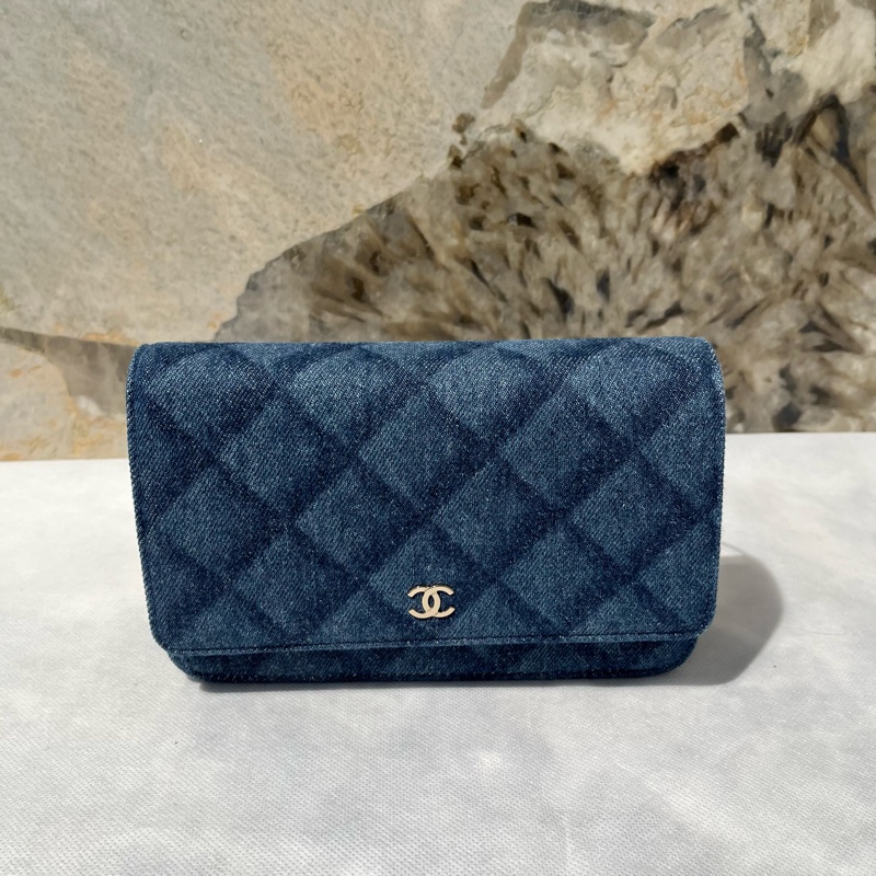 Chanel藍色單寧布金鍊WOC-0