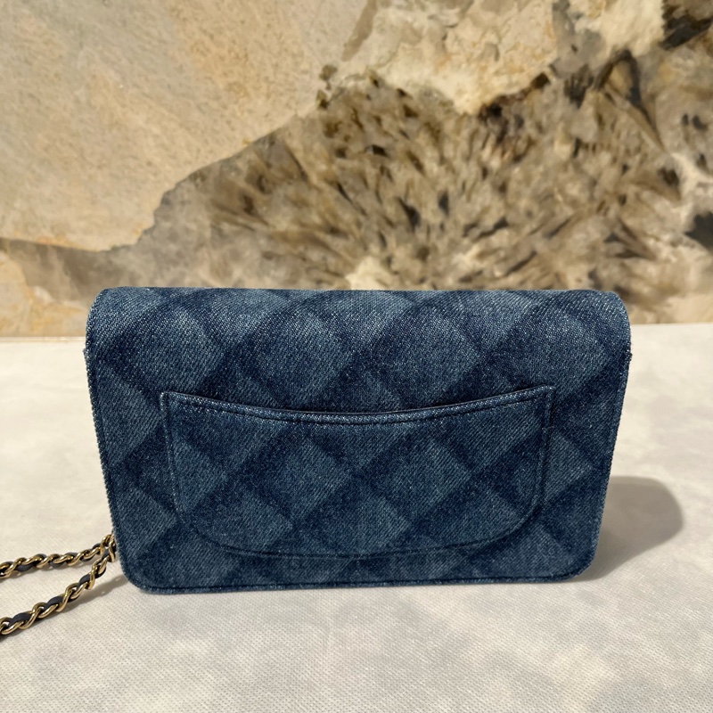 Chanel藍色單寧布金鍊WOC-2