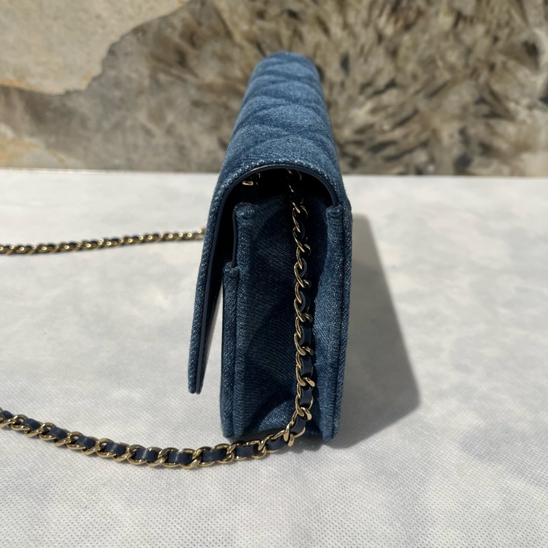 Chanel藍色單寧布金鍊WOC-3