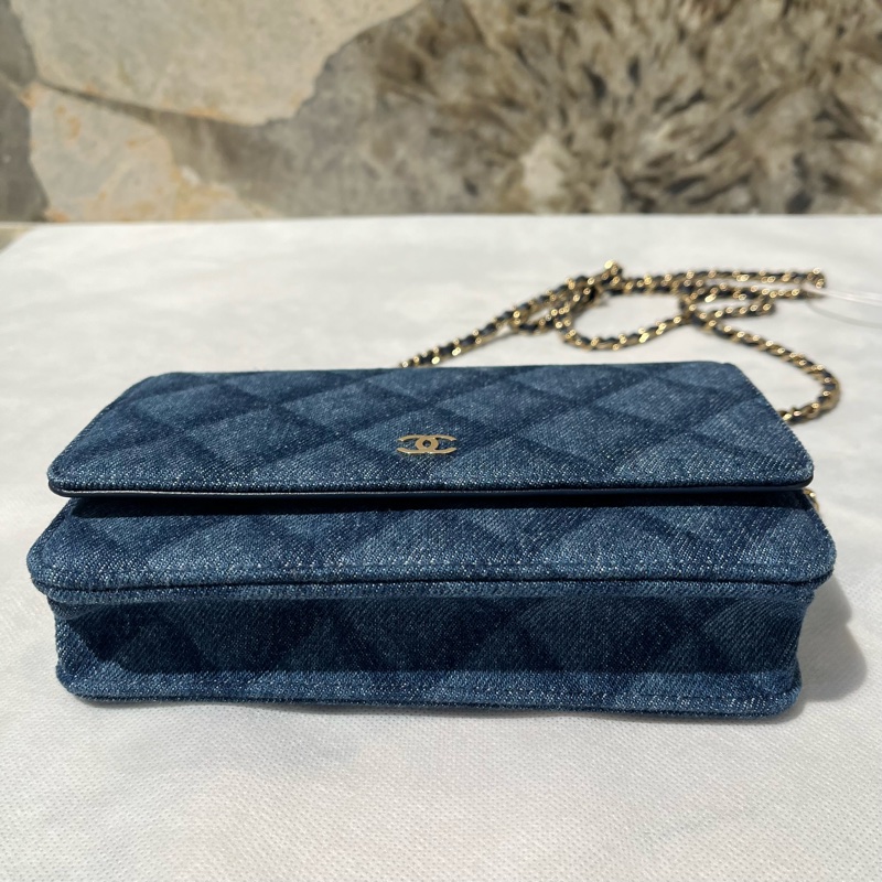 Chanel藍色單寧布金鍊WOC-5