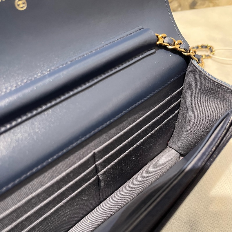 Chanel藍色單寧布金鍊WOC-8
