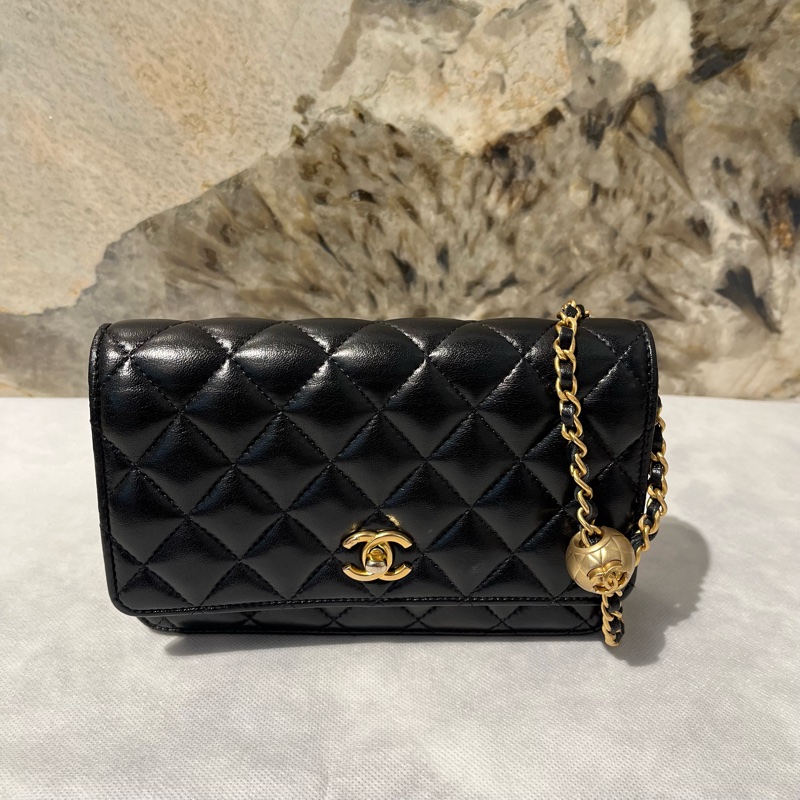Chanel黑金羊皮轉軸金球coco WOC-0