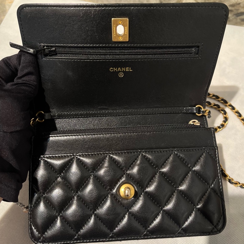 Chanel黑金羊皮轉軸金球coco WOC-7
