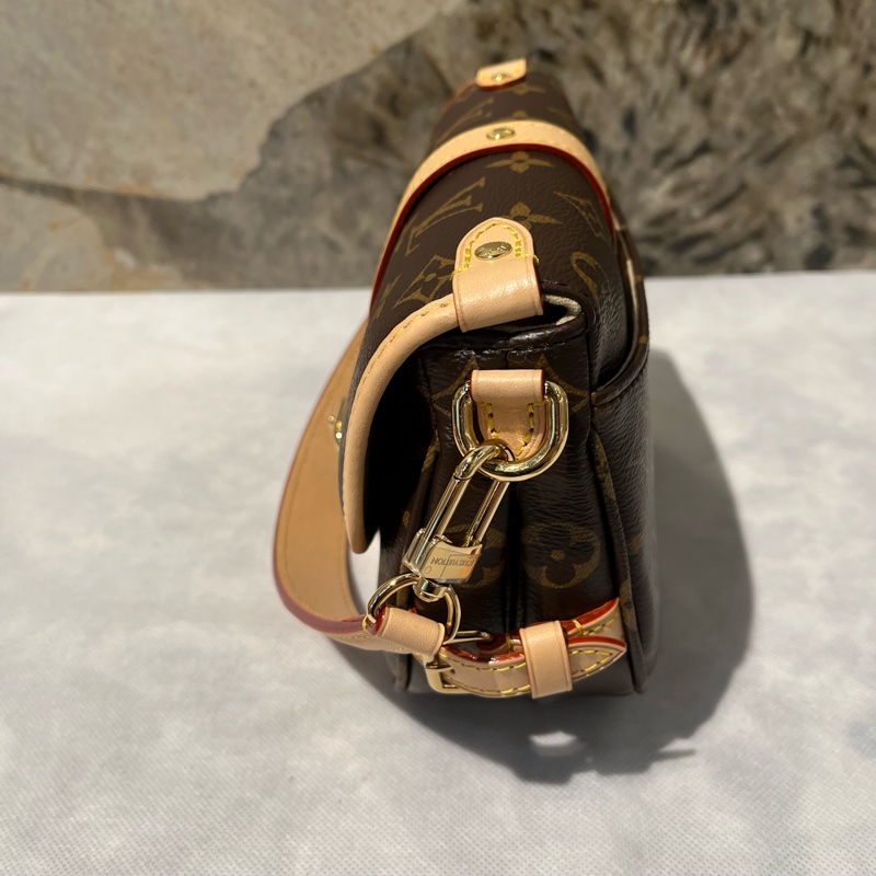 Louis Vuitton 咖啡色Monogram Saumur 雙子星側背包-3