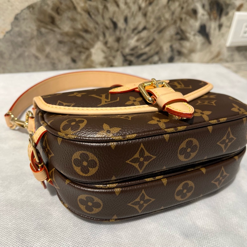 Louis Vuitton 咖啡色Monogram Saumur 雙子星側背包-5