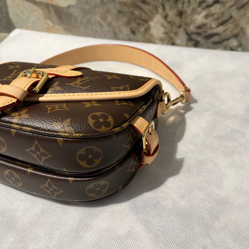 Louis Vuitton 咖啡色Monogram Saumur 雙子星側背包-6