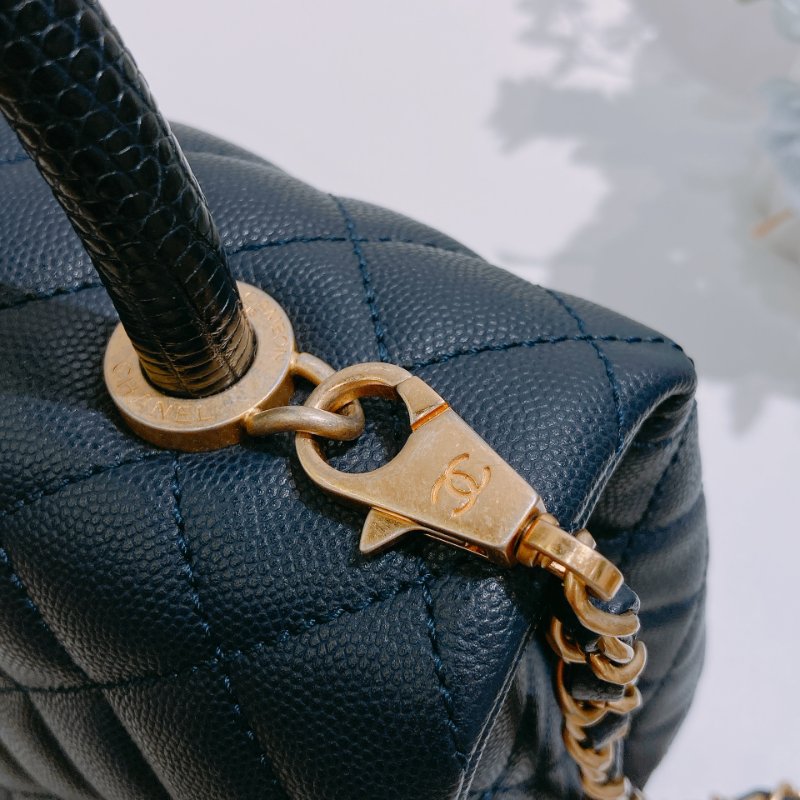 TW4857 Chanel 香奈兒 中號 手拎單肩包 深藍色 Medium Coco Handle Bag Caviar And Lizard Larther Navy-12