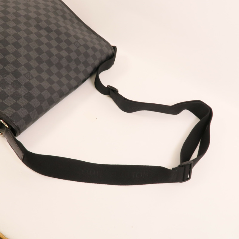 LOUIS VUITTON Damier Graghite Daniel MM銀扣肩背袋-5