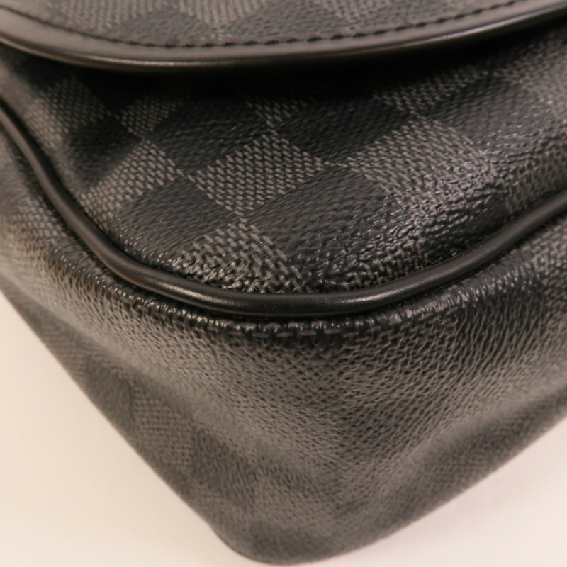 LOUIS VUITTON Damier Graghite Daniel MM銀扣肩背袋-10