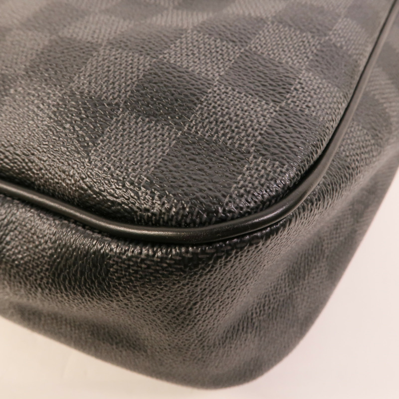 LOUIS VUITTON Damier Graghite Daniel MM銀扣肩背袋-13