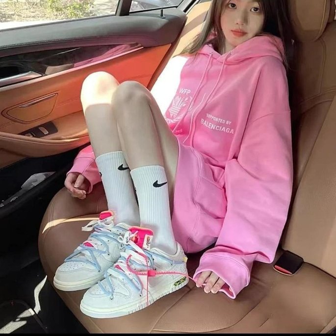 💎Han's house精品服飾💎Balenciaga 巴黎世家 雙面 LOGO 帽T 寬版 男女共穿 葡萄牙製 現貨 XS 原價36900-1