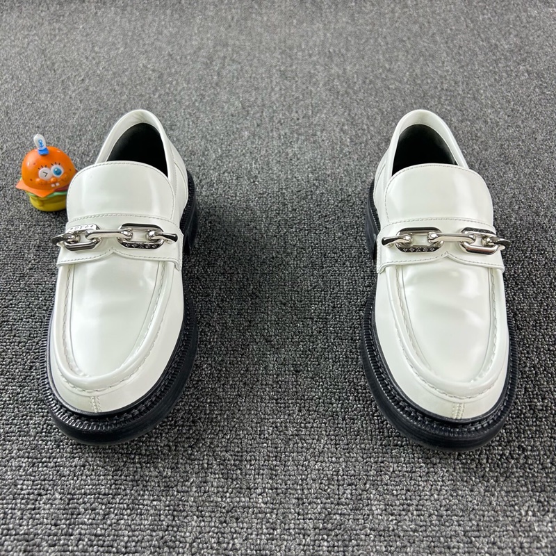 Louis Vuitton路易威登白色鏈條樂福鞋 尺碼：37  僅室內穿一次🧡-1