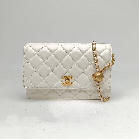 CHANEL CFWOC白色羊皮晶片開金扣金球調節扣肩背包